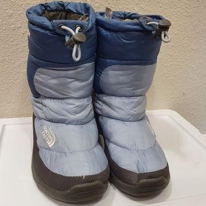 The North Face 700 women size 7 goose down snowboot. NEVER BEEN WORN.